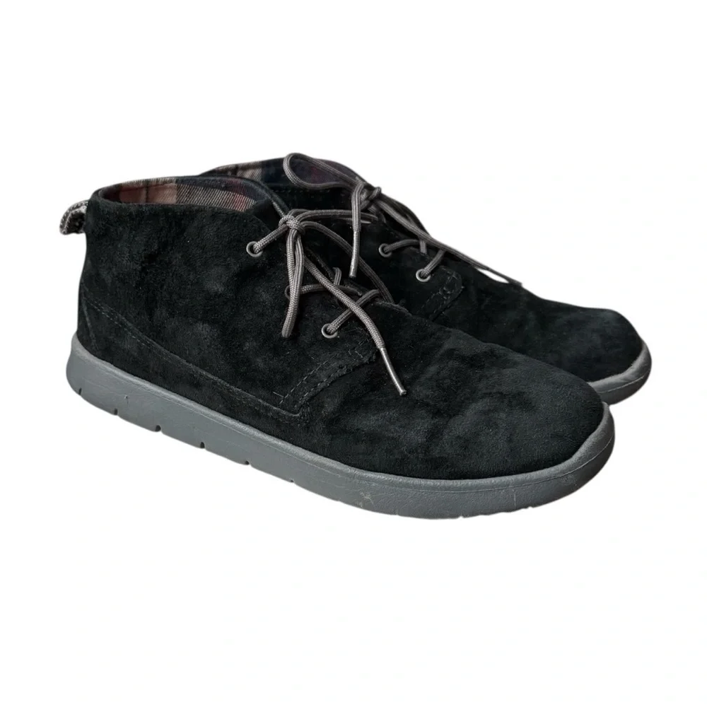 Ugg Kids Canoe Suede Chukka Boots Black Boys Size 4 US Big Kid Shoes Lace Up